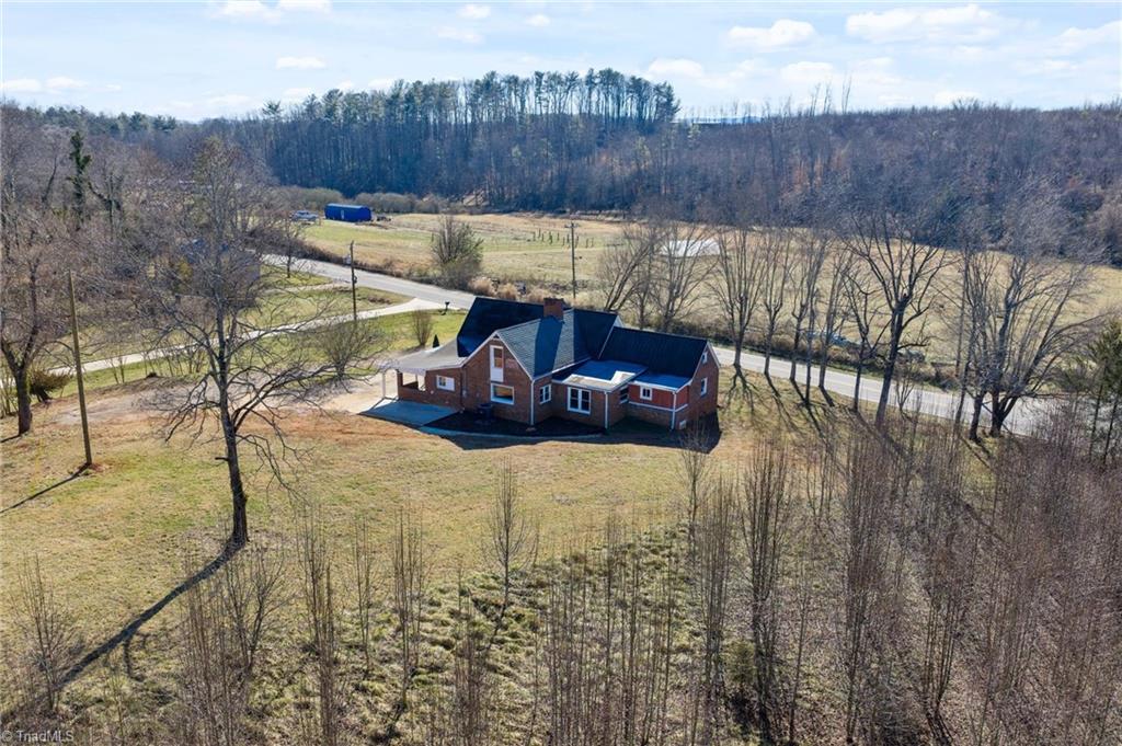 4254 Sparta Road North Wilkesboro, NC 28659 - Photo 7 of 46