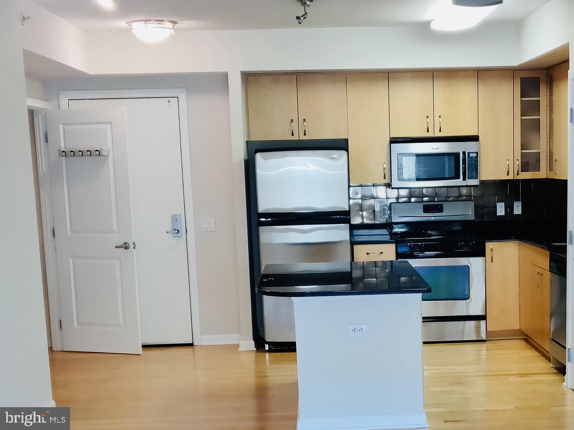 440 L Street Northwest, Unit 906 Washington, DC 20001 - Photo 4 of 31