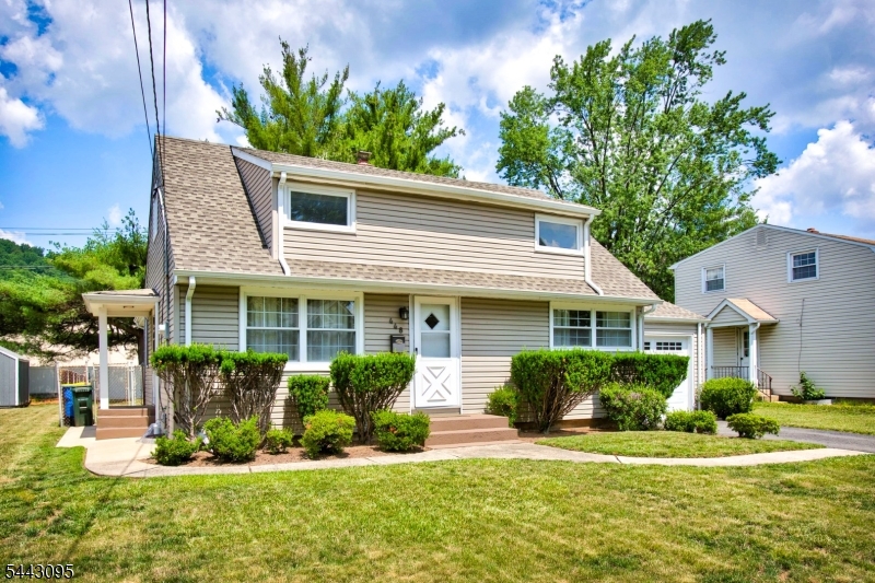 448 Warfield Road North Plainfield, NJ 07060 - Photo 4 of 26