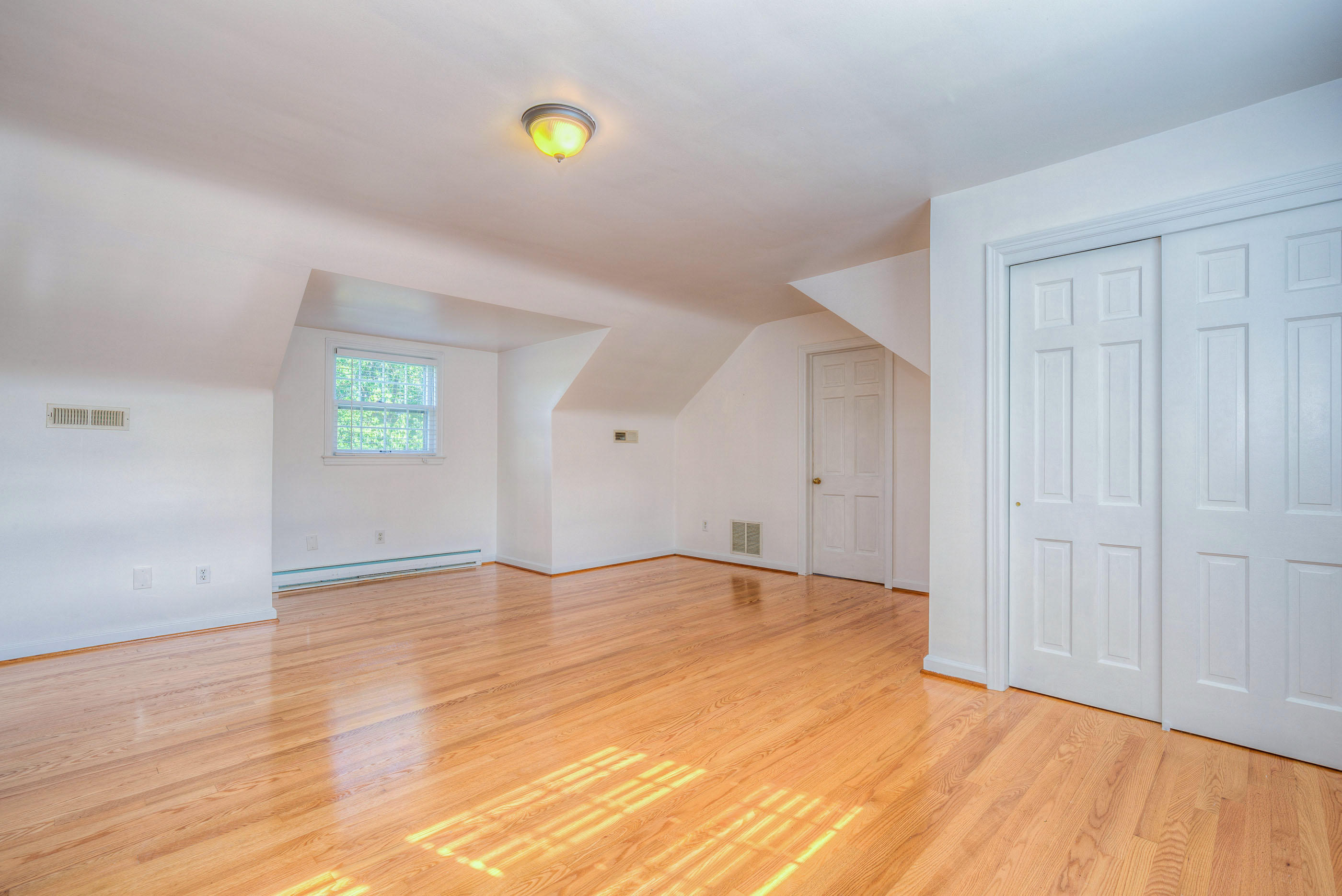 3221 Northside Road Roanoke, VA 24019 - Photo 21 of 31 Two HUGE Upper Level Bedrooms!