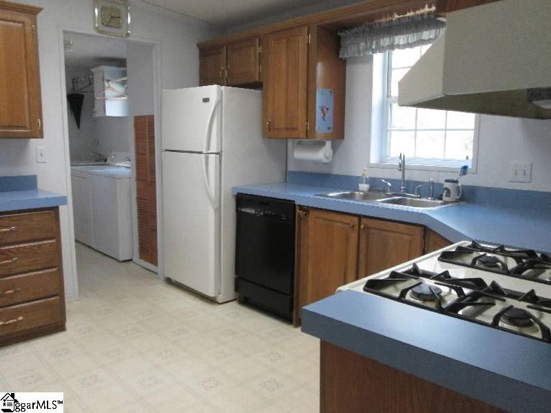 3740 Georgia Road Gray Court, SC 29645 - Photo 3 of 10