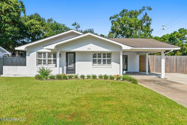 $345,000 | 201 Walnut Drive, Ocean Springs, MS 39564