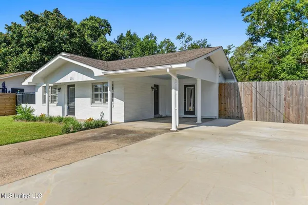 $329,900 | 201 Walnut Drive, Ocean Springs, MS 39564