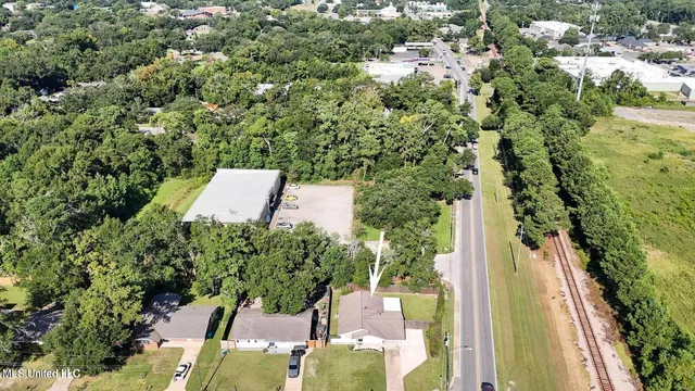 $345,000 | 201 Walnut Drive, Ocean Springs, MS 39564