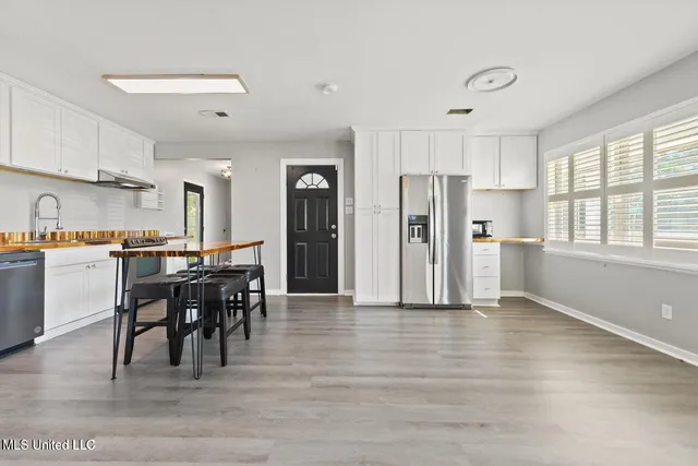 $345,000 | 201 Walnut Drive, Ocean Springs, MS 39564