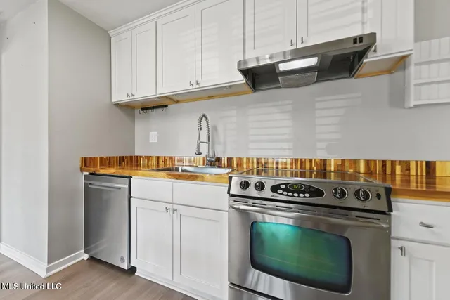 $345,000 | 201 Walnut Drive, Ocean Springs, MS 39564