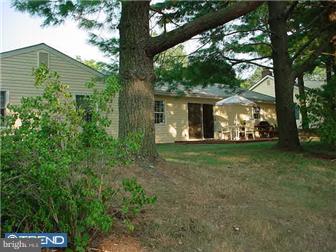 80 Country Club Road Willingboro, NJ 08046 - Photo 3 of 10 Exterior Back