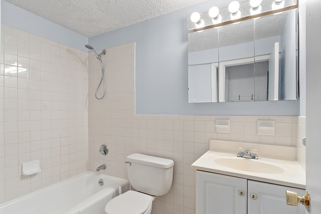 21 Clark's Road, Unit 103 Amesbury, MA 01913 - Photo 13 of 22 Gallery Image 13