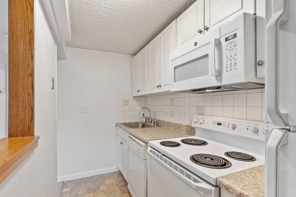 21 Clark's Road, Unit 103 Amesbury, MA 01913 - Photo 8 of 22 Gallery Image 8