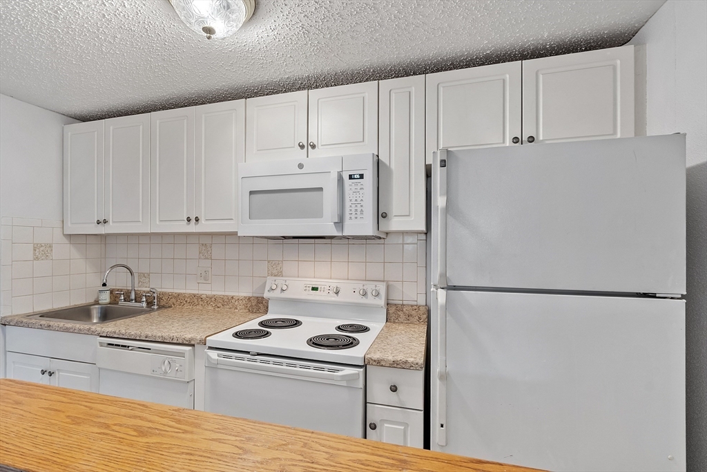 21 Clark's Road, Unit 103 Amesbury, MA 01913 - Photo 9 of 22 Gallery Image 9
