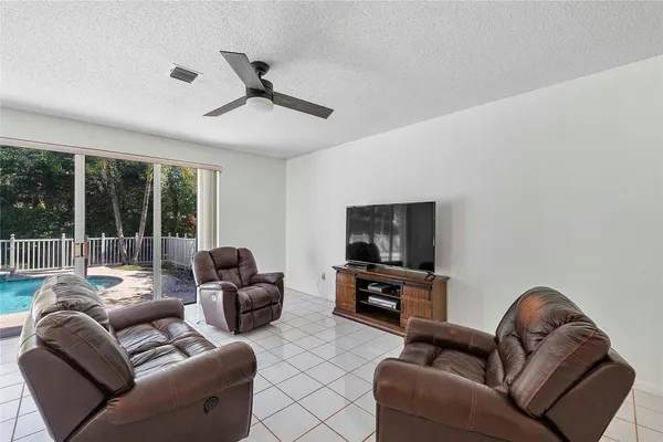 $4,600 | 15883 Northwest 11th Street, Pembroke Pines, FL 33028