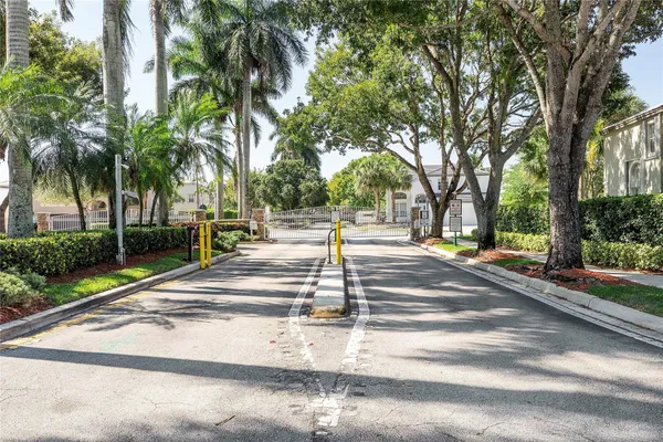 $4,600 | 15883 Northwest 11th Street, Pembroke Pines, FL 33028