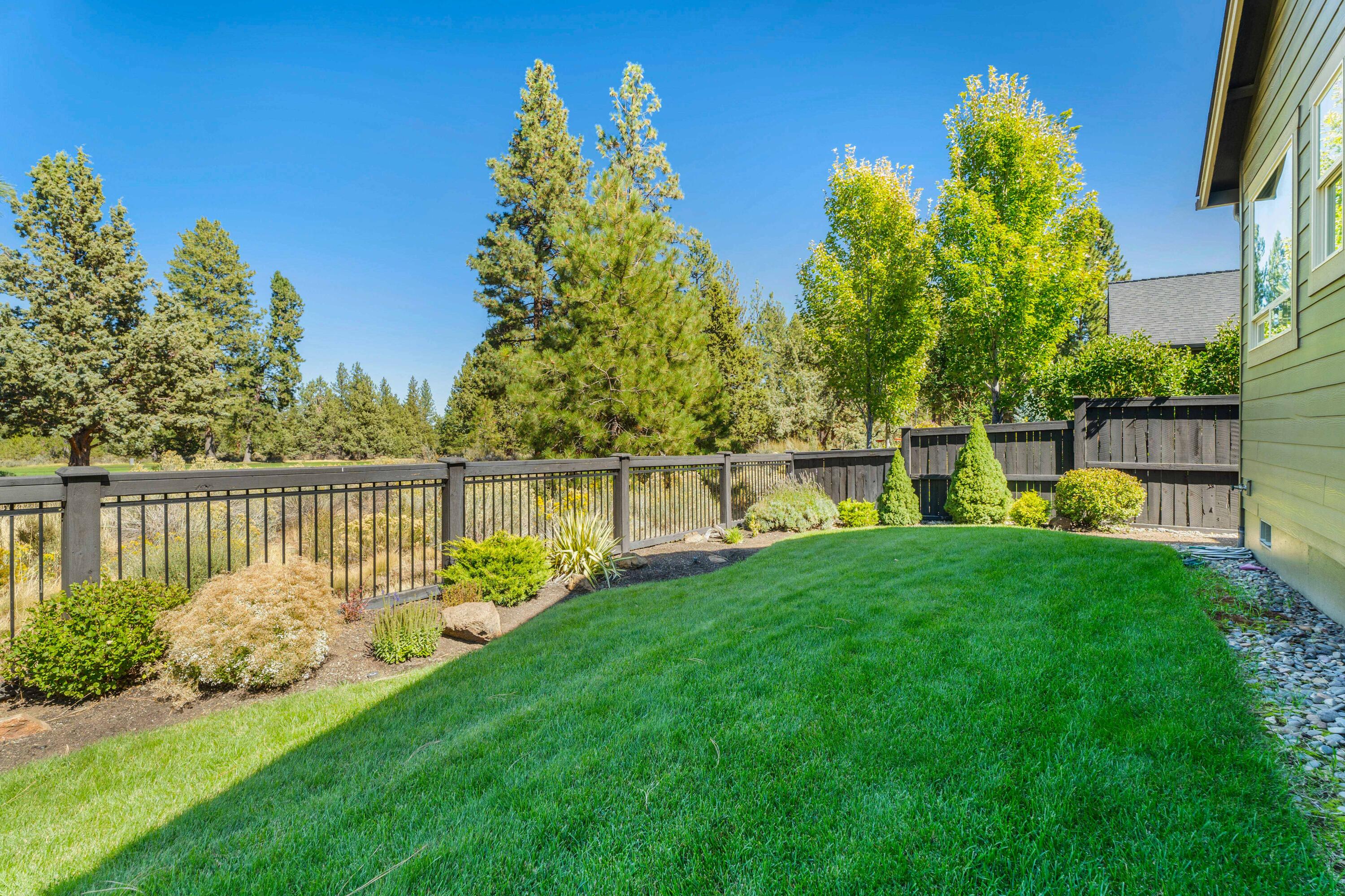 20182 Stonegate Drive Bend, OR 97702 - Photo 46 of 50 54-Exterior