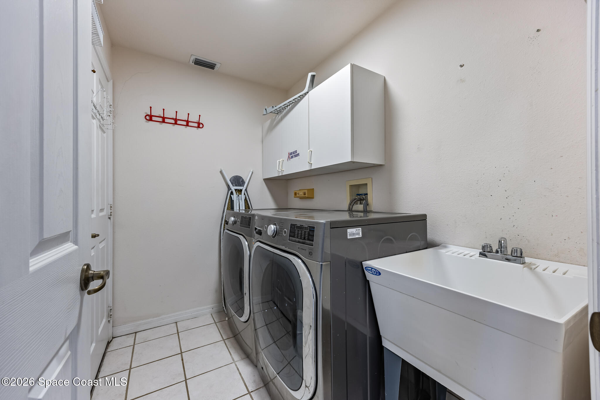1915 Worchester Way Merritt Island, FL 32953 - Photo 20 of 27 a utility room with dryer and washer