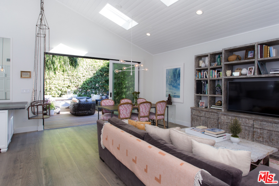 555 28th Avenue Venice, CA 90291 - Photo 15 of 35