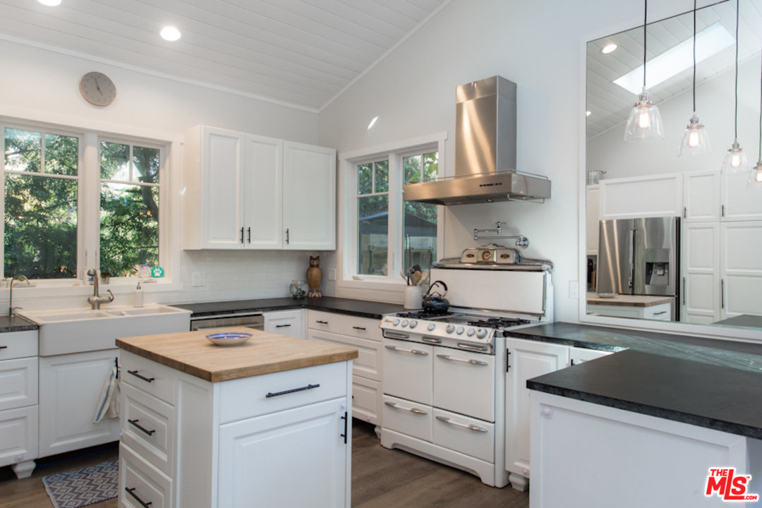 555 28th Avenue Venice, CA 90291 - Photo 17 of 35