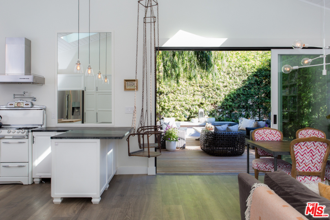 555 28th Avenue Venice, CA 90291 - Photo 19 of 35