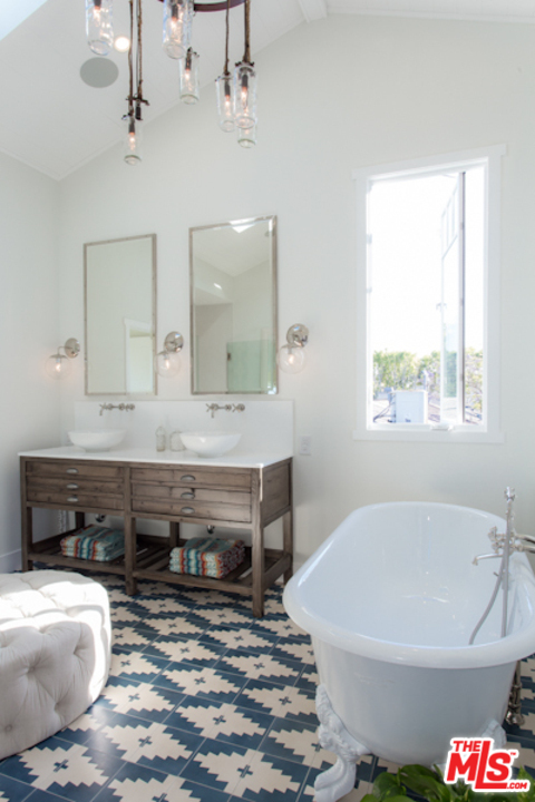 555 28th Avenue Venice, CA 90291 - Photo 28 of 35