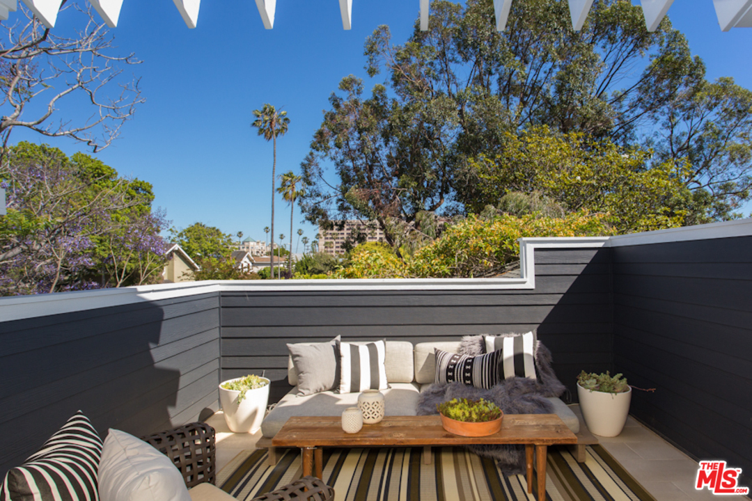 555 28th Avenue Venice, CA 90291 - Photo 4 of 35