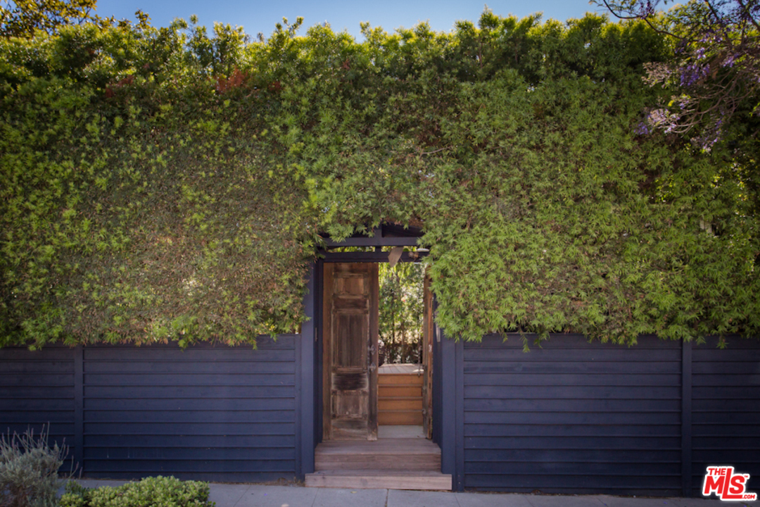 555 28th Avenue Venice, CA 90291 - Photo 6 of 35