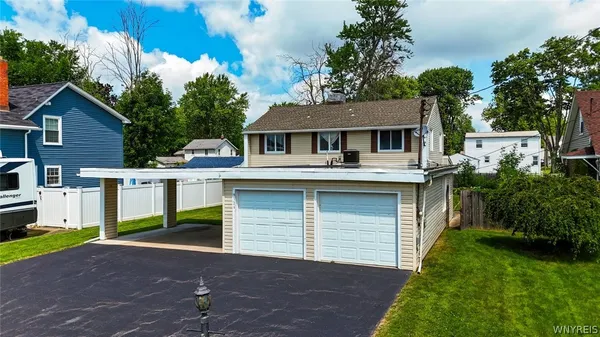 $399,900 | 9326 Rivershore Drive, Niagara Falls, NY 14304