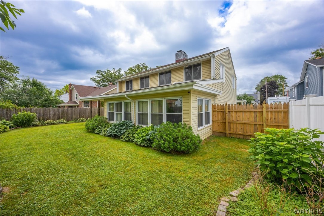 9326 Rivershore Drive Niagara Falls, NY 14304 - Photo 4 of 42