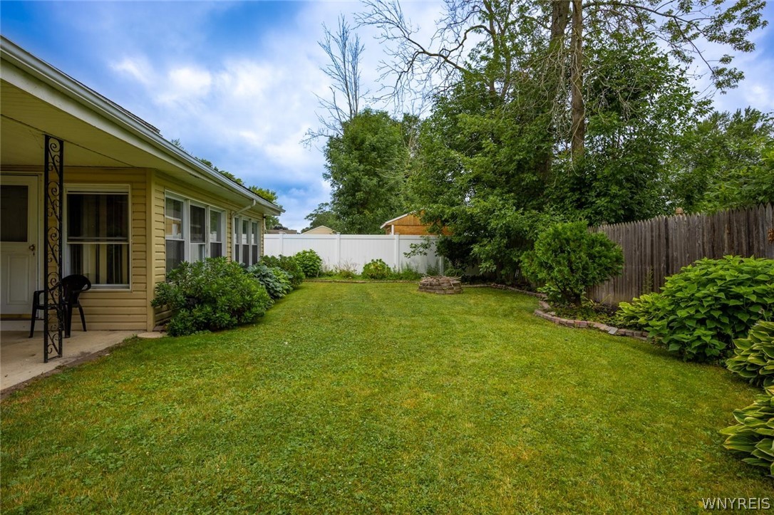 9326 Rivershore Drive Niagara Falls, NY 14304 - Photo 5 of 42