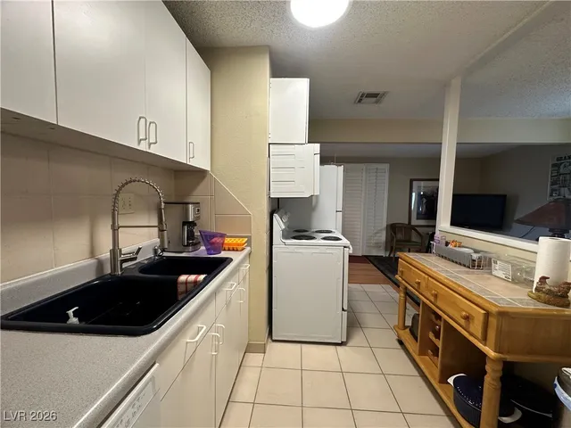 $1,300 | 2045 South Tenaya Way, Las Vegas, NV 89117