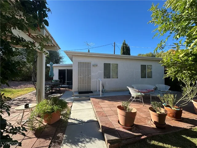 $1,300 | 2045 South Tenaya Way, Las Vegas, NV 89117