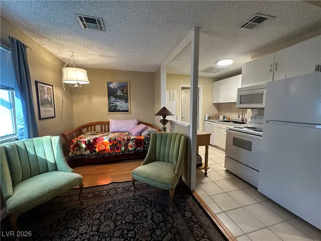 $1,300 | 2045 South Tenaya Way, Las Vegas, NV 89117