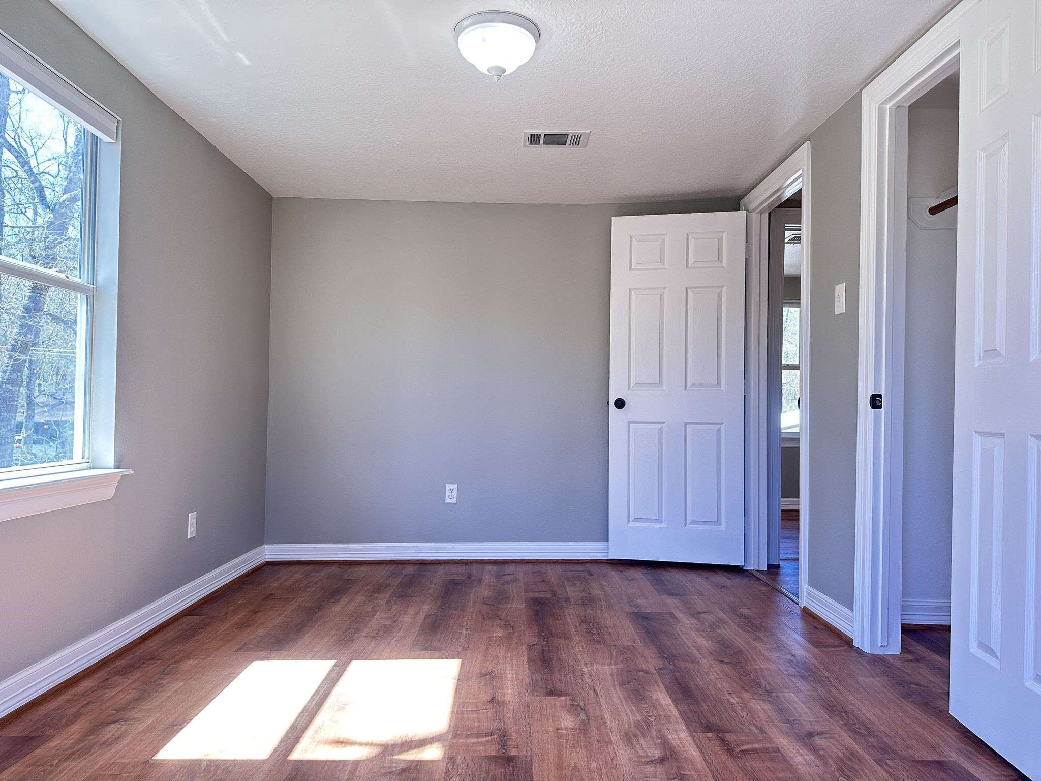 13868 Cedar Hill Road Montgomery, TX 77356 - Photo 9 of 19 an empty room with wooden floor and windows