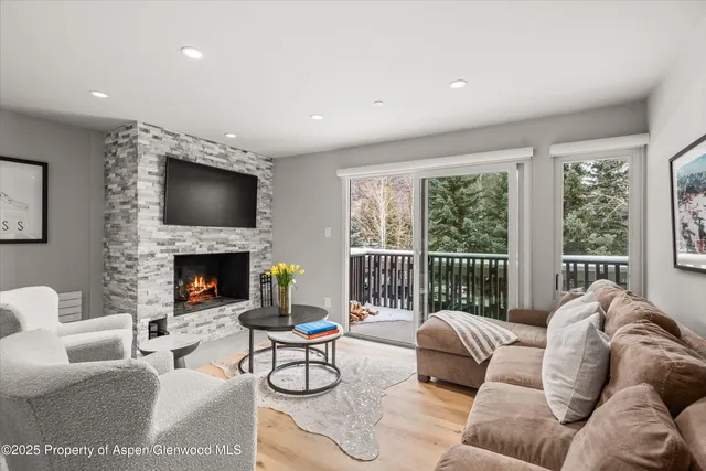 $995,000 | 150 Carriage Way, Unit 3, Snowmass Village, CO 81615