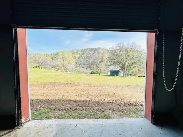 a black and white photo of a picture