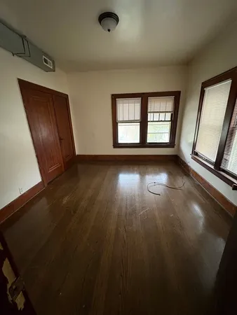 a view of empty room with window
