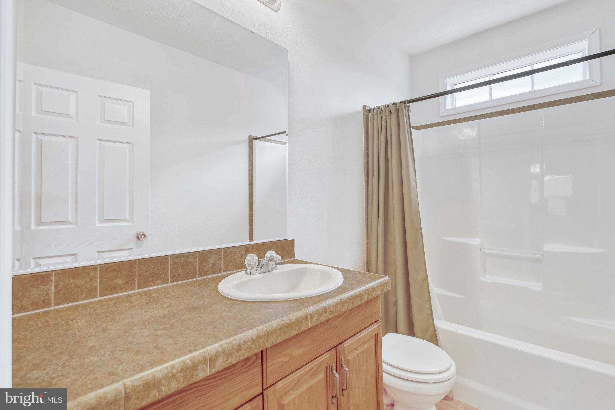 14504 Trans World Avenue Chantilly, VA 20151 - Photo 22 of 34 Hall bath