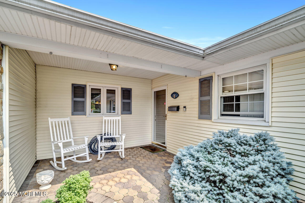 153 Lloyd Road Matawan, NJ 07747 - Photo 4 of 38 004_dsc0750_535