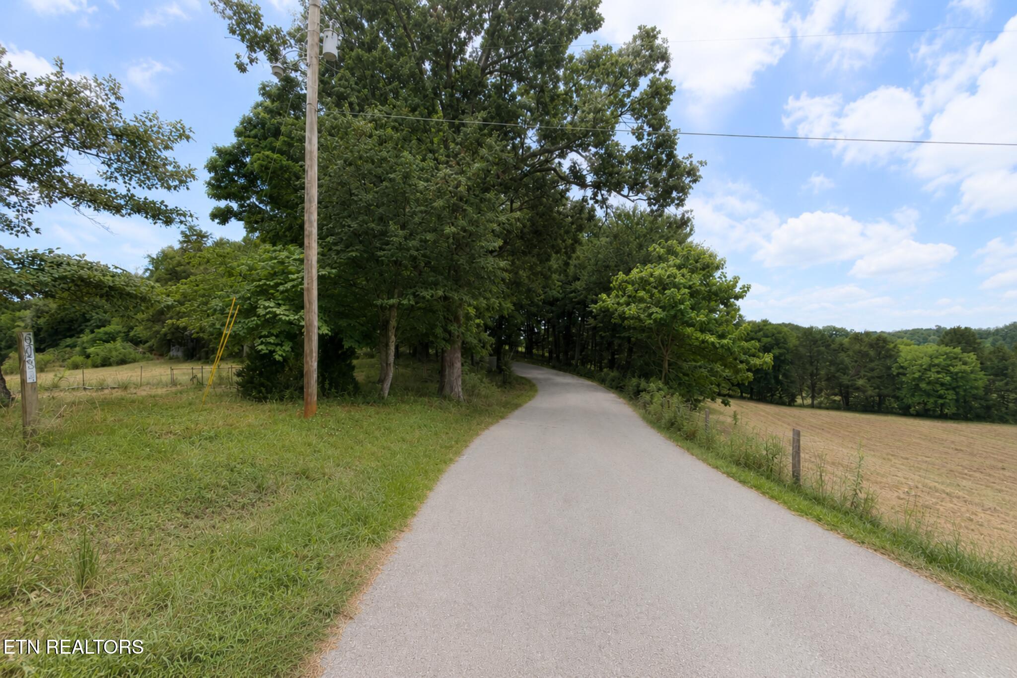 6084 Bishop Road Loudon, TN 37774 - Photo 3 of 6 5 1