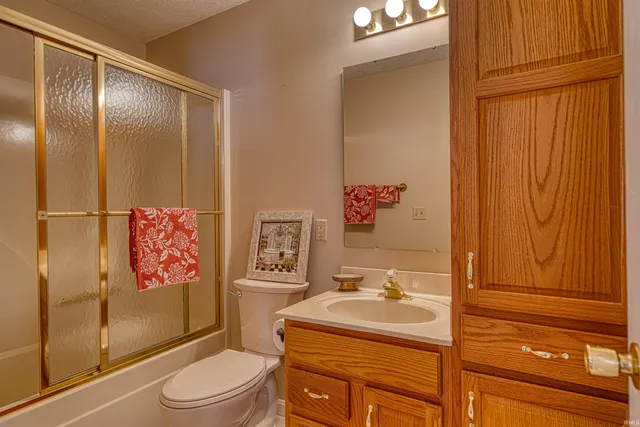 $259,900 | 6405 Highcroft Drive, Evansville, IN 47715