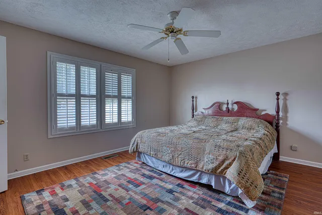 $259,900 | 6405 Highcroft Drive, Evansville, IN 47715