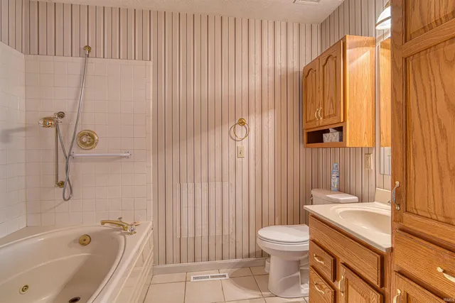 $259,900 | 6405 Highcroft Drive, Evansville, IN 47715