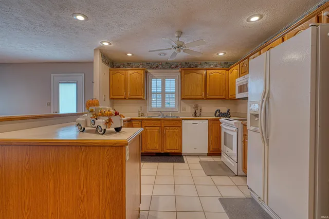 $259,900 | 6405 Highcroft Drive, Evansville, IN 47715