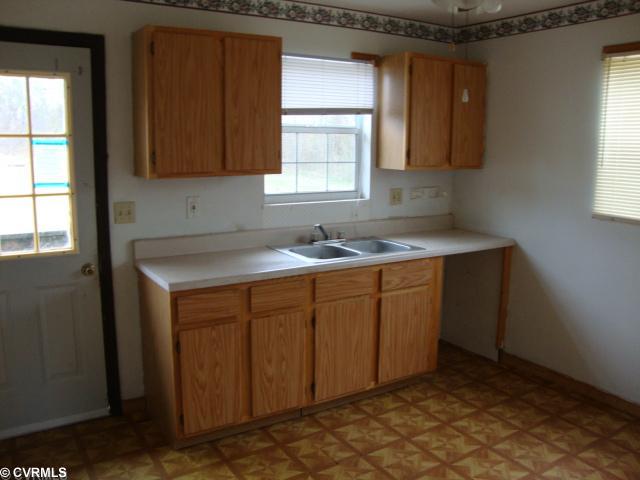 414 Duncan Store Road Columbia, VA 23038 - Photo 2 of 5 Kitchen