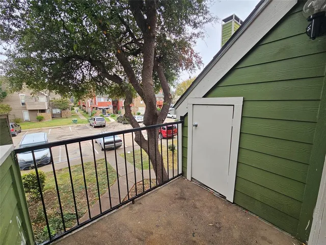 $1,000 | 9823 Walnut Street, Unit 208, Dallas, TX 75243