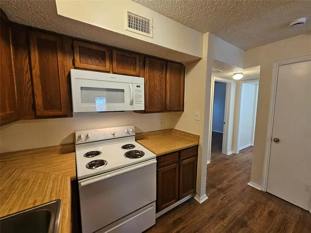 $1,000 | 9823 Walnut Street, Unit 208, Dallas, TX 75243
