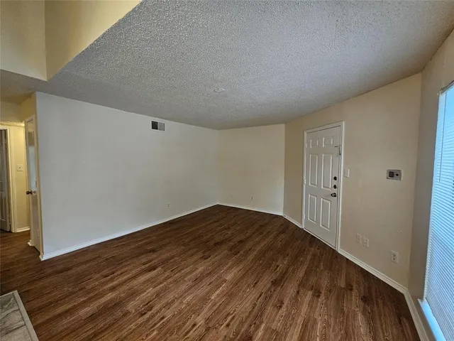 $1,000 | 9823 Walnut Street, Unit 208, Dallas, TX 75243