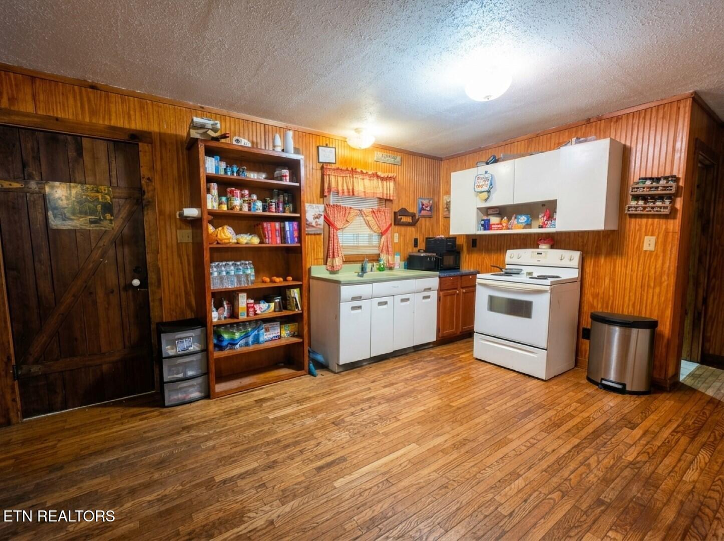 301 Joe Barnett Road Jamestown, TN 38556 - Photo 12 of 17 Kitchen
