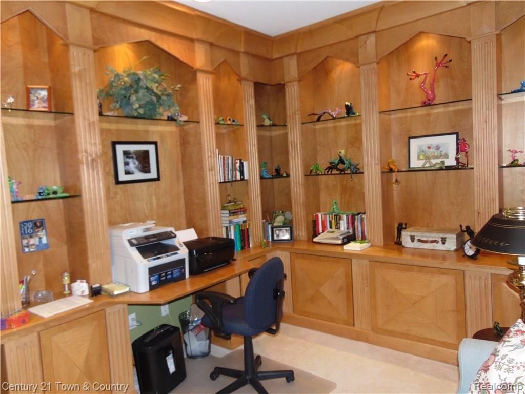4731 Oakhurst Ridge Road Clarkston, MI 48348 - Photo 17 of 59 CUSTOM BUILT IN OFFICE ENTERTAINMENT CENTER....
