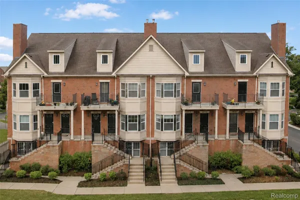 $349,900 | 41633 Tera Lane, Novi, MI 48375