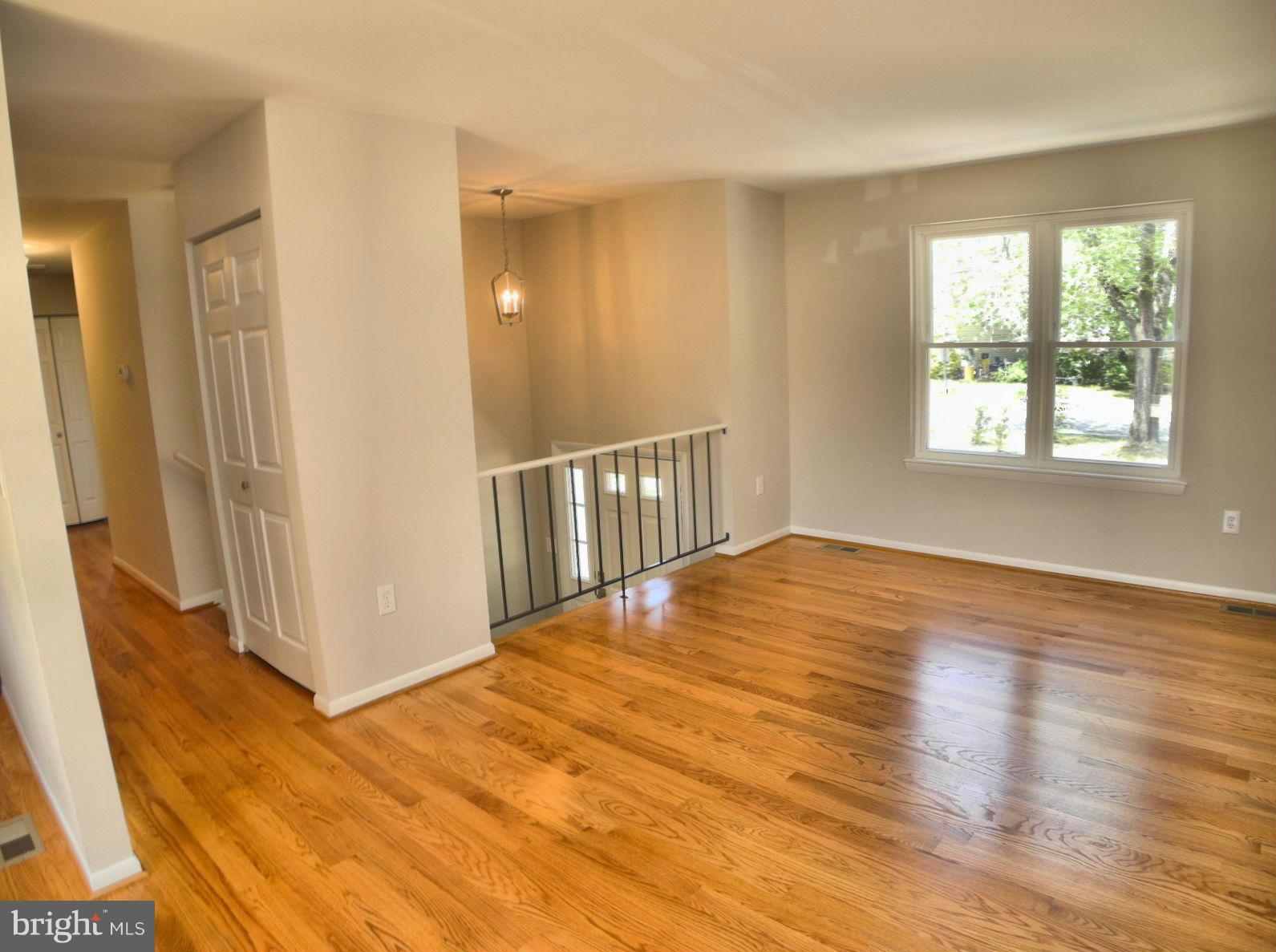 55 Point Pleasant Road Glen Burnie, MD 21060 - Photo 5 of 30 Living Room