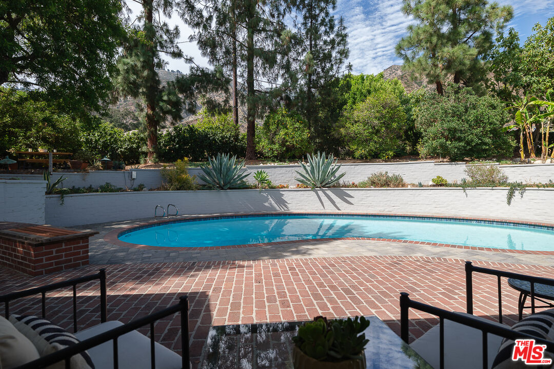 1955 Windover Road Pasadena, CA 91107 - Photo 50 of 62